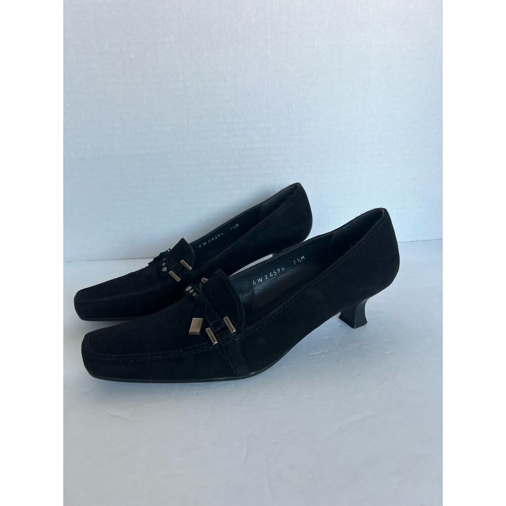 STUART WEITZMAN Black Perforated Suede‎ Kitten Heel Pump Bow Shoes Sz 7.5M